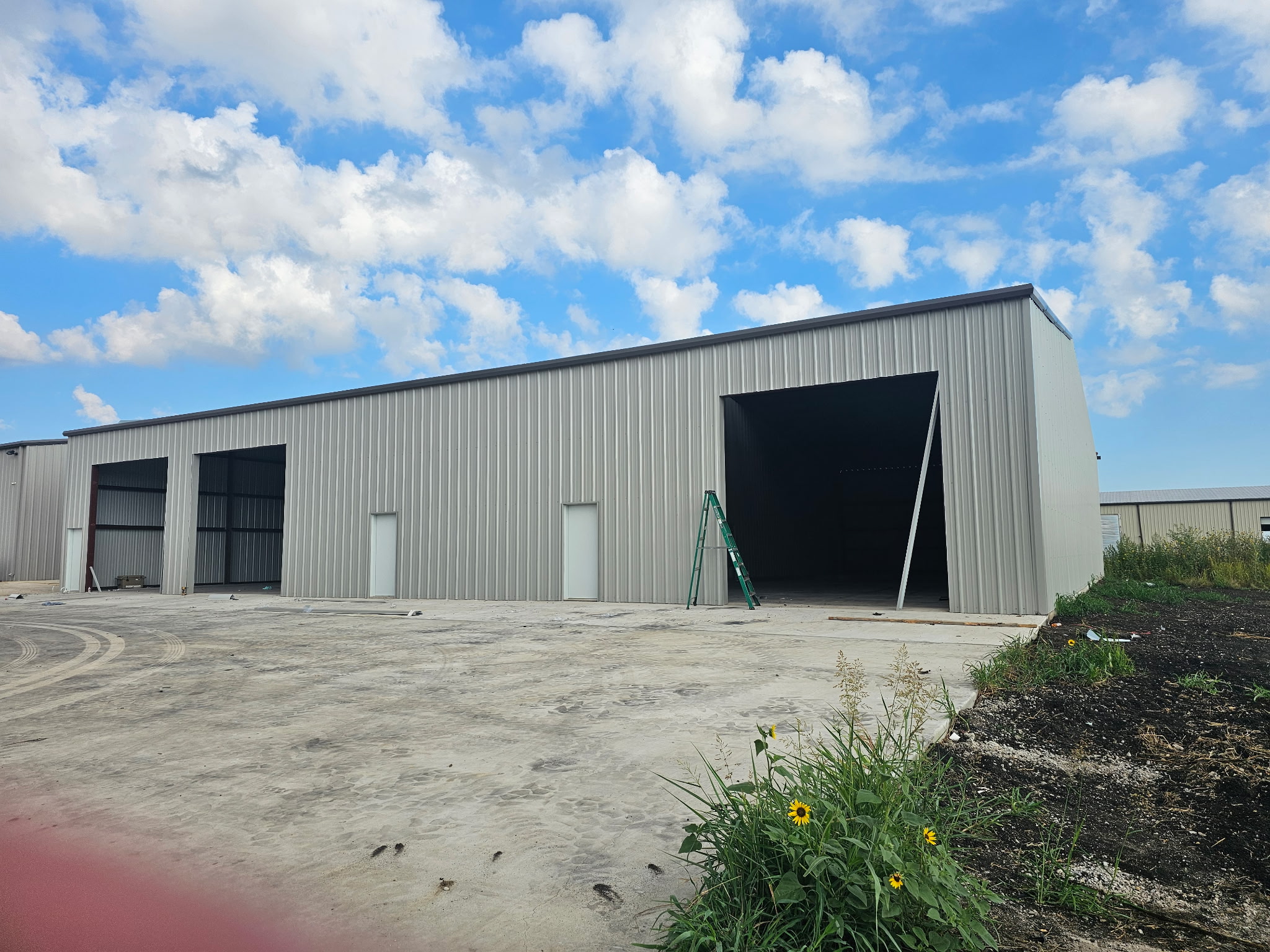 Multi-bay commercial shop exterior steel building by KC Construction in Central Texas