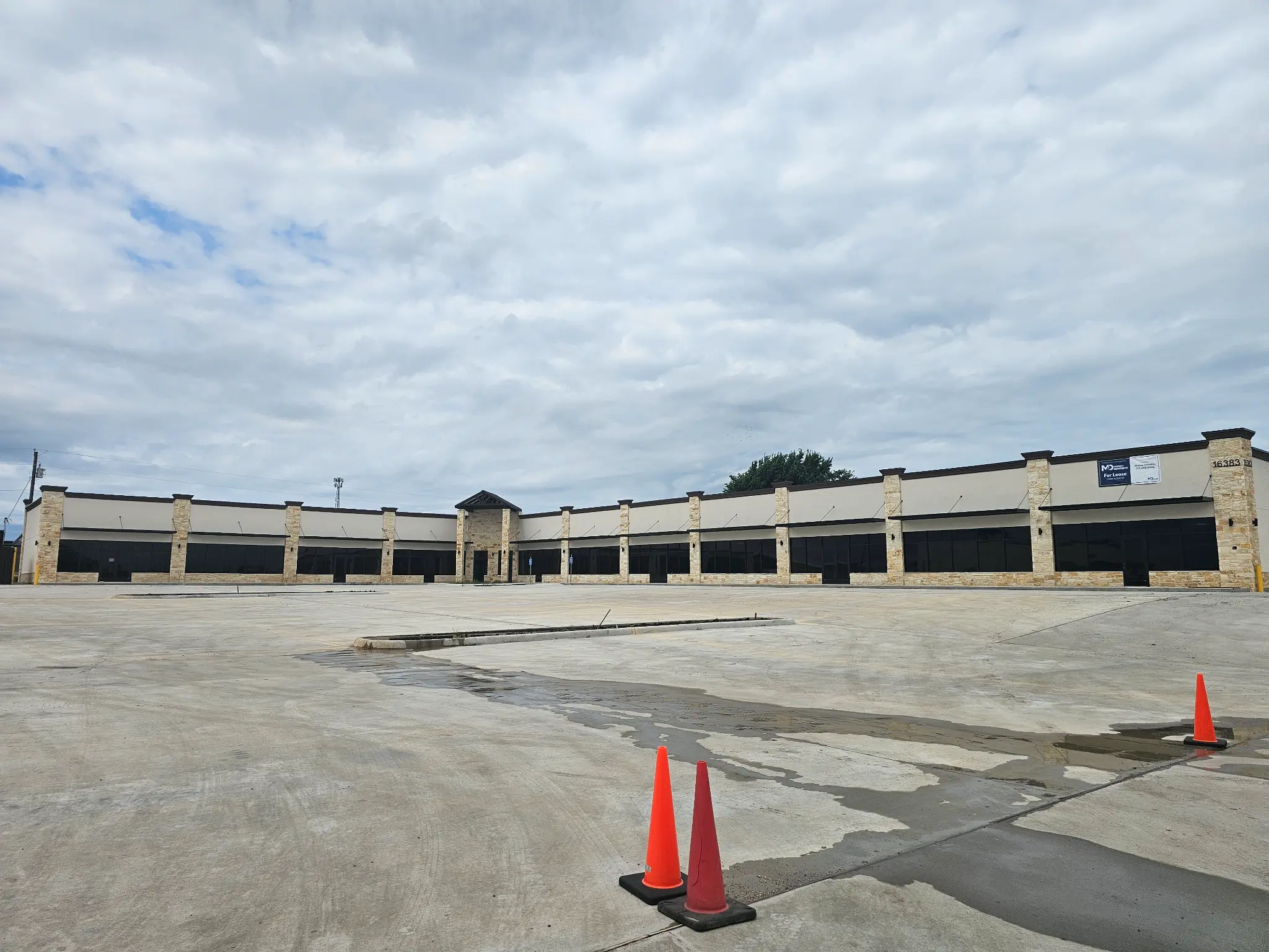 Retail center wide shot commercial steel building by KC Construction